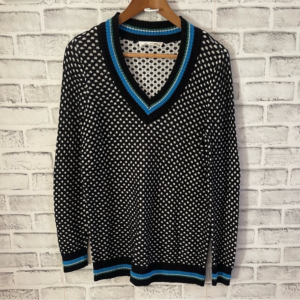 Two by Vince Camuto black patterned v-neck sweater Medium